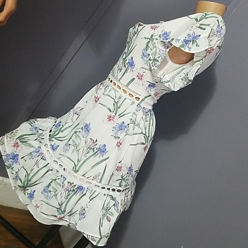 Stunning White Floral Sun Dress - Picture 5 of 8